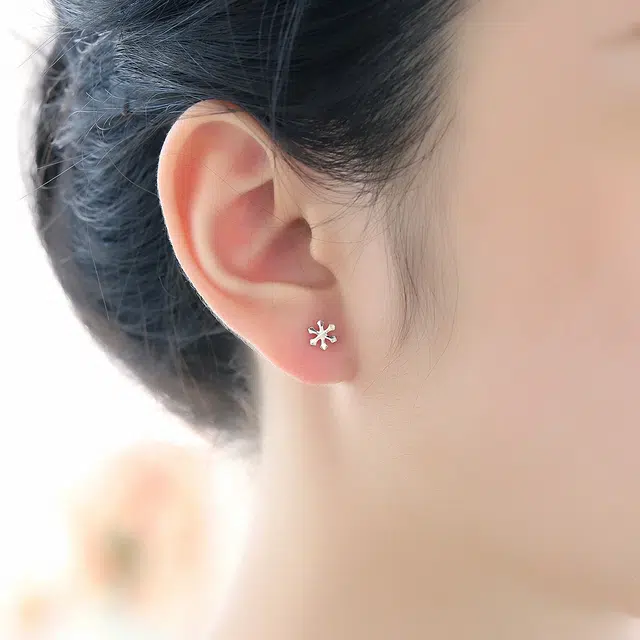 老庙 闪亮小清新花朵 精致轻奢 铂金 铂金耳钉 女款