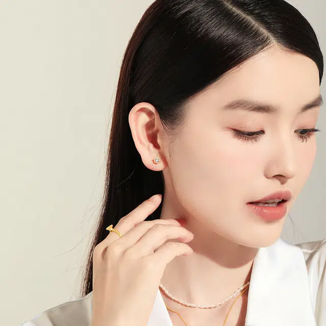 老庙 串成古法金简约闪亮泡泡锆石 轻奢优雅 足金 黄金耳钉 女款