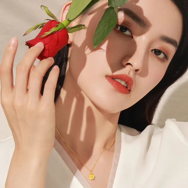 老庙 经典大气  优雅硬金小版玫瑰花挂坠 足金 按克计价 黄金吊坠 女款