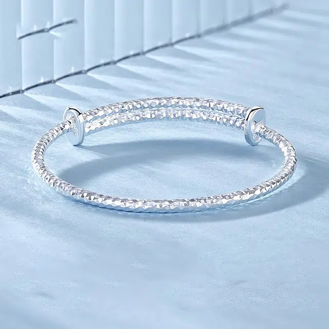 990