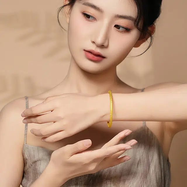 老庙 莫比乌斯卷草纹素圈金镯子老婆妈妈 足金 按克计价 手镯 女款