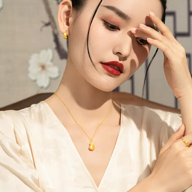 老庙 中国风福袋吉祥经典大气 足金 按克计价 黄金吊坠 女款