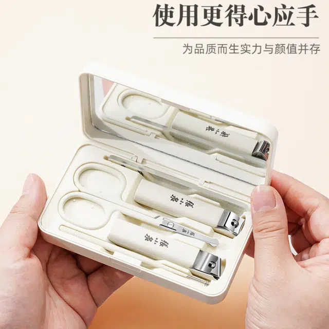 张小泉 倾巧系列美容五件套 不锈钢 家用高档修剪便携工具 防飞溅专用指甲钳亮甲锉耳勺鼻毛指甲剪刀 奶白色 精美套盒