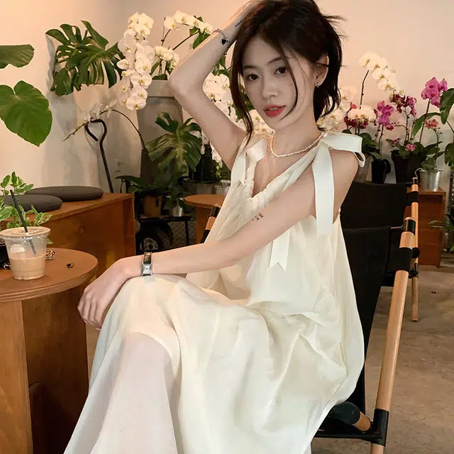 花蔓色 海边度假风夏季显瘦宽松气质优雅温柔时尚设计感过膝中长款吊带连衣裙 女款