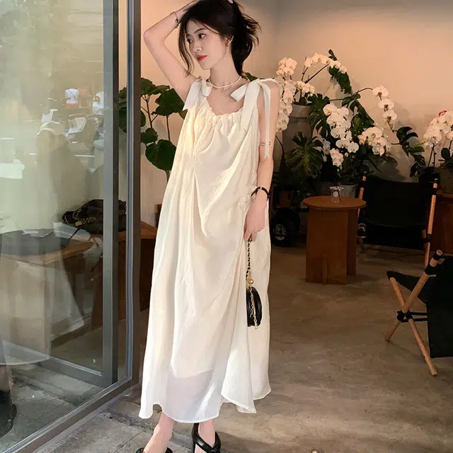 花蔓色 海边度假风夏季显瘦宽松气质优雅温柔时尚设计感过膝中长款吊带连衣裙 女款