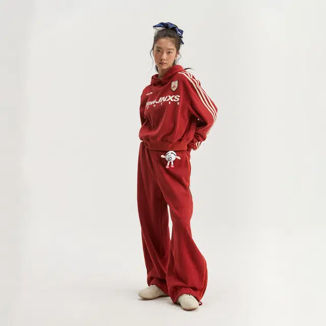 江南先生 城市接力赛 美式复古织带刺绣徽章上衣秋情侣款宽松街头早秋长袖卫衣 男女同款