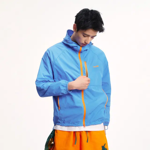 江南先生 轻薄透气速干纯色常规长袖连帽夹克外套 男女同款