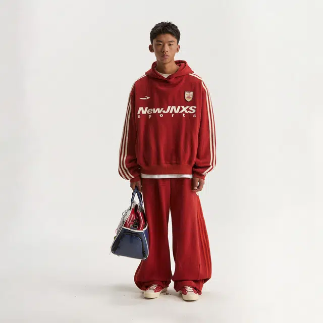 江南先生 城市接力赛 美式复古织带刺绣徽章上衣秋情侣款宽松街头早秋长袖卫衣 男女同款