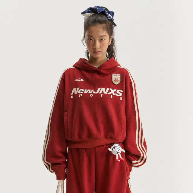 江南先生 城市接力赛 美式复古织带刺绣徽章上衣秋情侣款宽松街头早秋长袖卫衣 男女同款