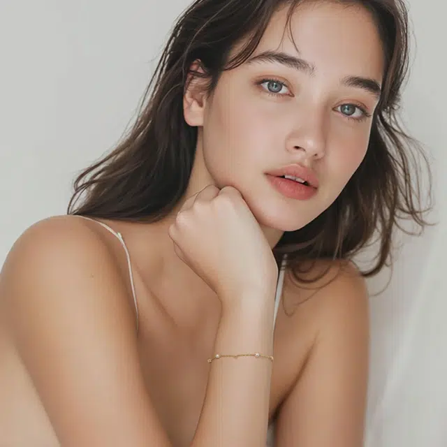 925