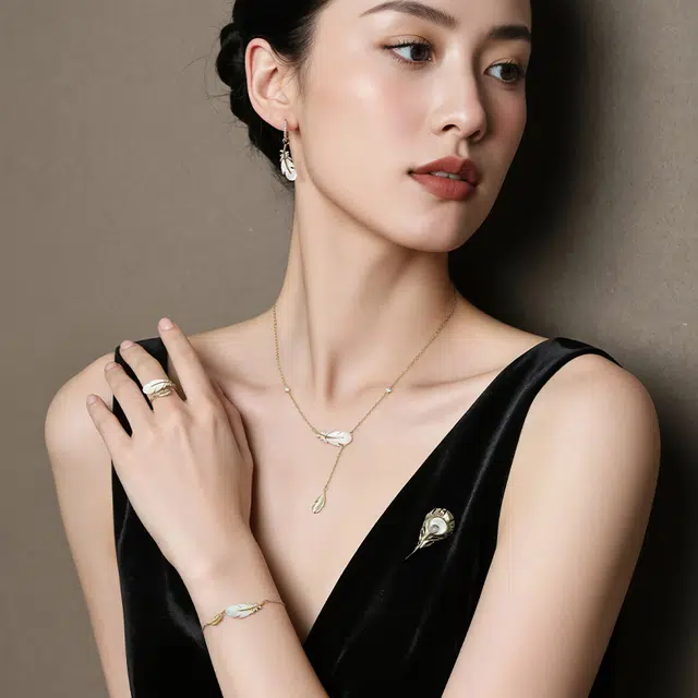 一撇一捺 一撇一捺羽光贝语系列 合金 胸针 女款 金色