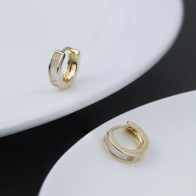 925