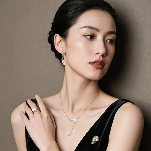 一撇一捺 羽光贝语系列金羽幻光 合金 耳饰 女款 金色