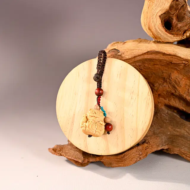 天纵 新中式国潮创意开运挂饰 招财进宝 八方汇财 实木雕刻招财猫盘玩钥匙扣包挂手工编绳国风好运挂件 黄杨木 把件 男女同款情侣款