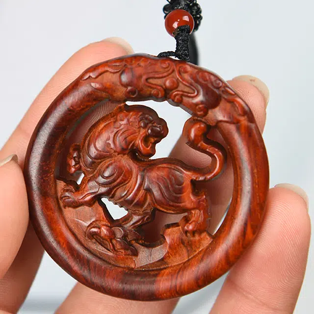 天纵 本命年纳福平安复古文玩盘玩挂饰 高端红木精雕镂空 招财转运  水逆退散新中式国风高级感 紫檀属 项链 男女同款情侣款