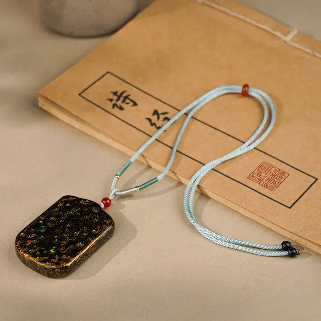 天纵 东方美学 非遗传承工艺手品 潮流黑金平安无事牌吊坠 简约时尚文玩转运挂饰 高级轻奢#好运 大漆 木作项链 男女同款情侣款