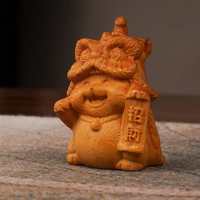 天纵 新中式复古创意文玩手把件 实木雕刻国潮醒狮招财猫 招财金宝 财运亨通 办公室桌面吉祥物手工艺品 黄金檀 摆件 男女同款情侣款