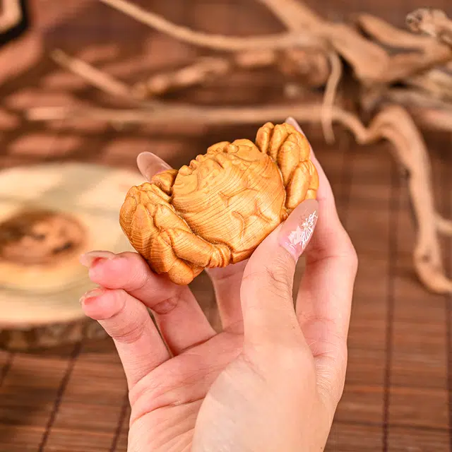 天纵 雕刻螃蟹八方来财手工艺品木雕文玩招财 阴沉楠木 木作把件 男女同款情侣款 楠木