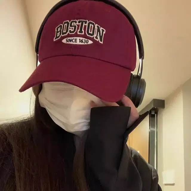 小猪班纳 美式字母刺绣红色棒球帽大头围显脸小韩版时尚百搭宽帽檐帽子 棉 鸭舌帽 男女同款情侣款