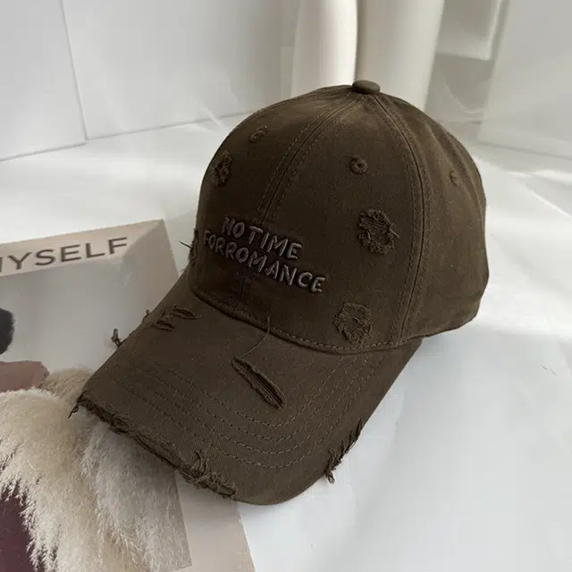 小猪班纳 破洞棒球帽韩版刺绣水洗棉帽子显脸小加宽帽檐软顶休闲遮阳帽子 棉 鸭舌帽 男女同款情侣款