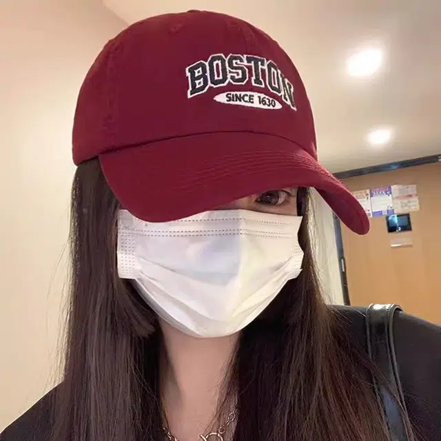 小猪班纳 美式字母刺绣红色棒球帽大头围显脸小韩版时尚百搭宽帽檐帽子 棉 鸭舌帽 男女同款情侣款