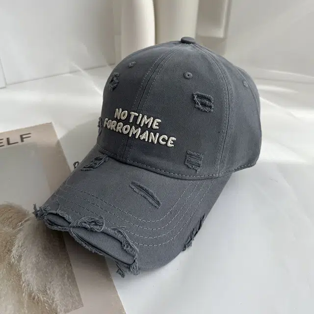 小猪班纳 破洞棒球帽韩版刺绣水洗棉帽子显脸小加宽帽檐软顶休闲遮阳帽子 棉 鸭舌帽 男女同款情侣款