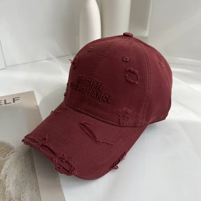 小猪班纳 破洞棒球帽韩版刺绣水洗棉帽子显脸小加宽帽檐软顶休闲遮阳帽子 棉 鸭舌帽 男女同款情侣款