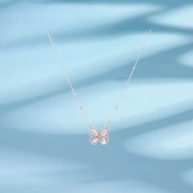 【浪漫樱花蝴蝶】 百慕眸 梦幻蝶恋花甜美可爱轻奢优雅个性设计 百搭休闲通勤显白锁骨链 礼盒款#好运 琉璃 项链 女款