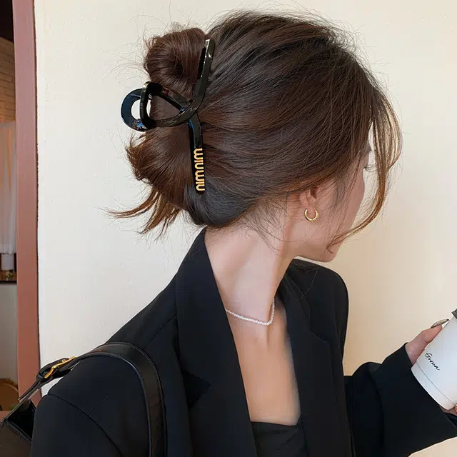 LACEROOM Large Black Shark Clip