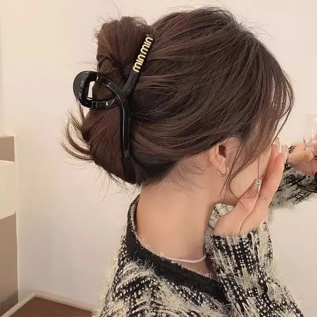 LACEROOM Large Black Shark Clip