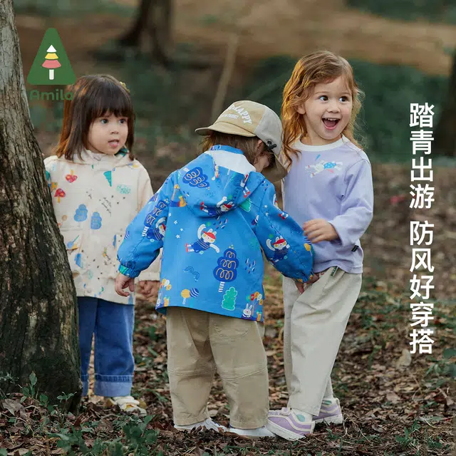 啊咪啦 童装 满印连帽长袖风衣 男童女童