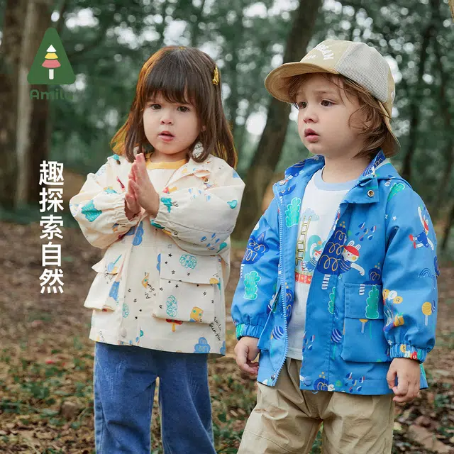 啊咪啦 童装 满印连帽长袖风衣 男童女童