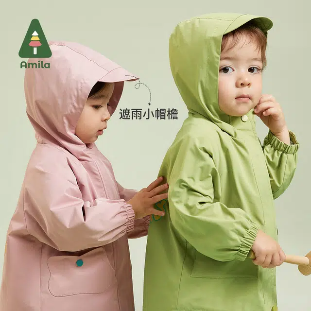啊咪啦 童装 字母卡通印花连帽长袖风衣 男童女童