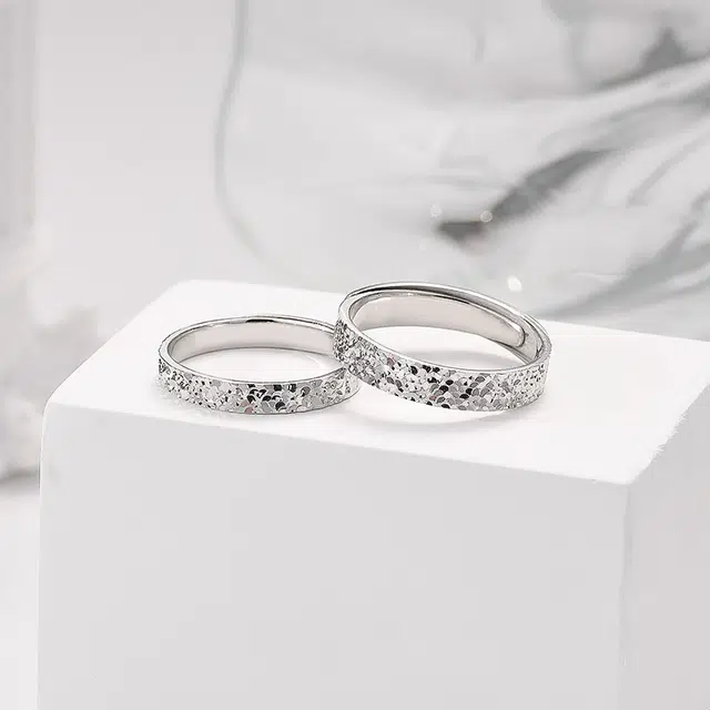 925