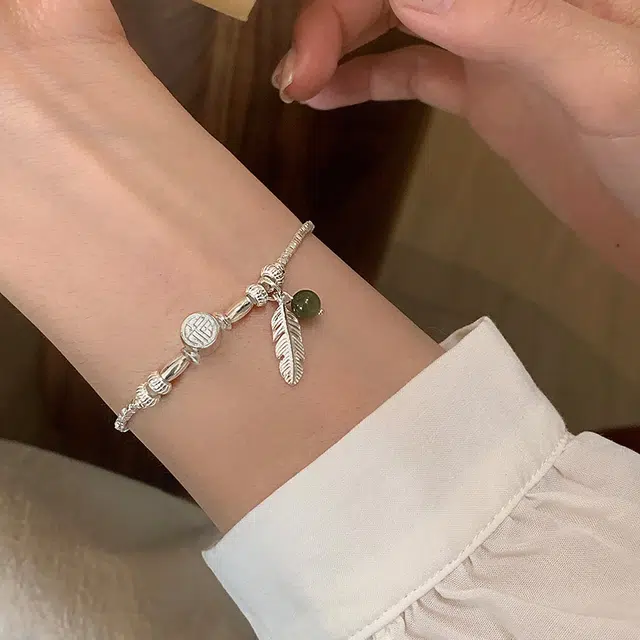 925