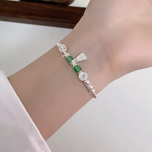 925