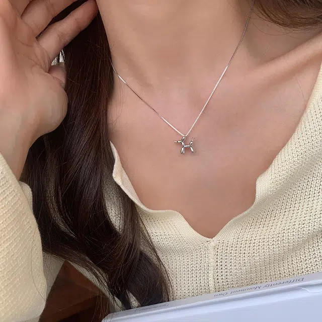 925