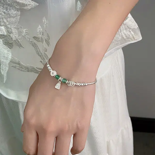 925