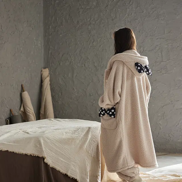 俏薇妮 甜美可爱保暖可外穿家居服睡袍 女款 杏色