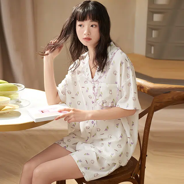 俏薇妮 简约温馨碎花高级感短袖短裤家居服休闲宽松舒适凉爽透气可外穿夏季睡衣套装 女款 米白色