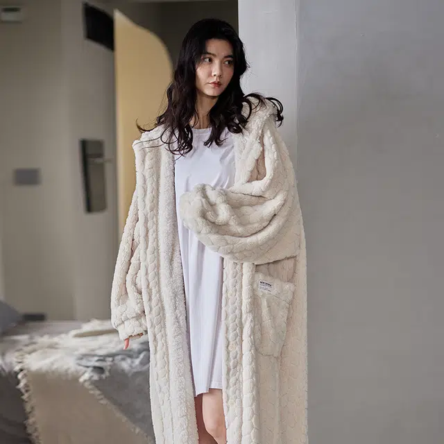 俏薇妮 麦穗长款珊瑚绒 加绒加厚连帽保暖可外穿家居服睡袍/浴袍 女款 杏色
