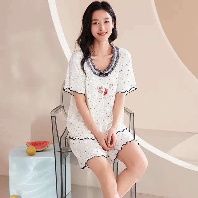 俏薇妮 简约时尚柔软高级感带胸垫短袖家居服舒适透气休闲凉感可外穿睡衣套装 女款 米白色