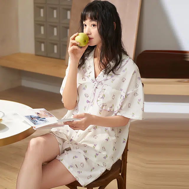 俏薇妮 简约温馨碎花高级感短袖短裤家居服休闲宽松舒适凉爽透气可外穿夏季睡衣套装 女款 米白色