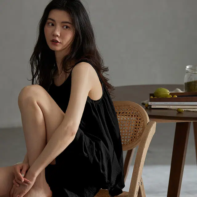 俏薇妮 简约时尚凉感冰丝吊带舒适亲肤短裤睡衣套装 女款 黑色