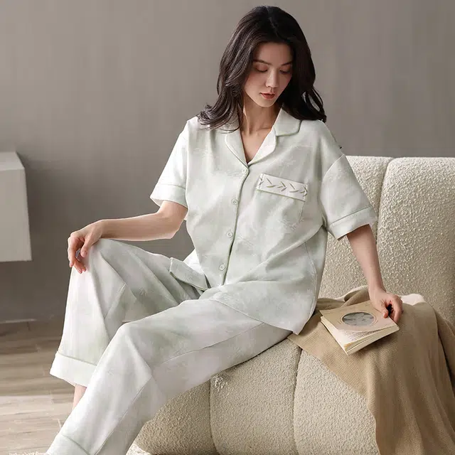 俏薇妮 柔软纯棉温馨水墨画翻领短袖家居服休闲宽松实用可外睡衣套装 女款 灰色