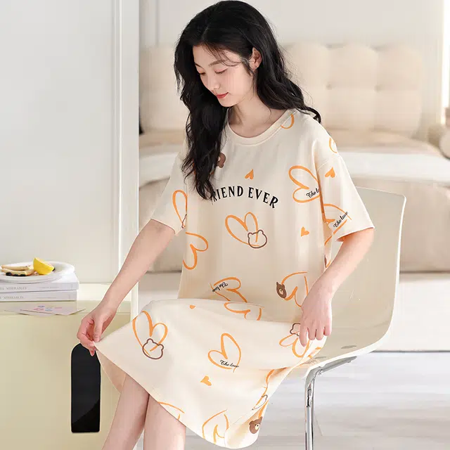 俏薇妮 简约凉感柔软可爱时尚字母高级感带胸垫短袖家居服舒适透气休闲宽松可外穿睡裙 女款