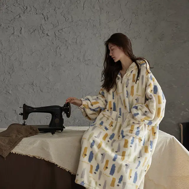 俏薇妮 简约舒适休闲长袖睡袍 女款 多巴胺