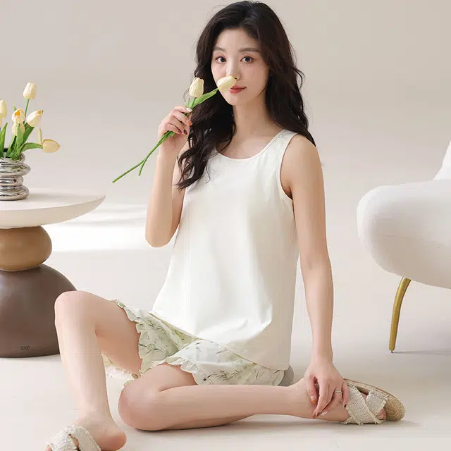 俏薇妮 柔软简约小清新带胸垫背心无袖上衣家居服休闲可外穿三分裤睡衣套装 女款 米白色