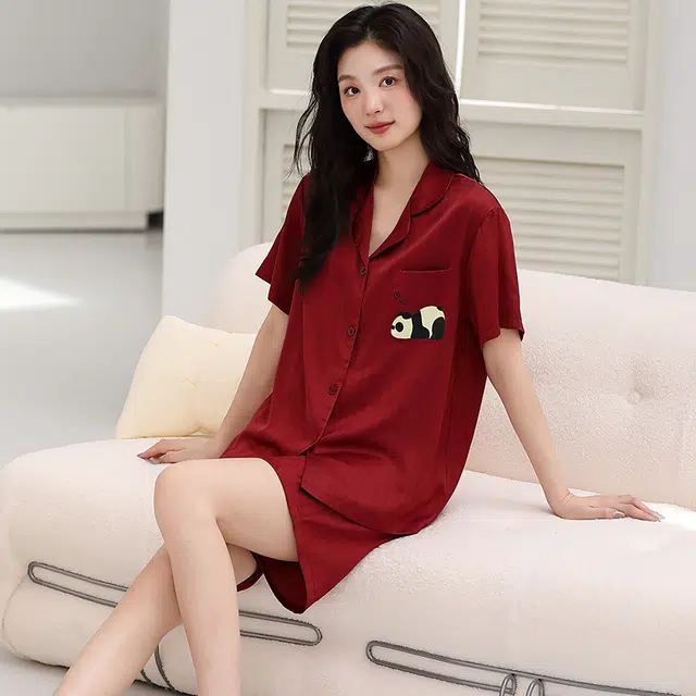 俏薇妮 简约纯色冰丝柔软可爱图案高级感短袖短裤家居服休闲宽松舒适凉爽透气可外穿睡衣套装 女款 红色