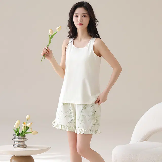 俏薇妮 柔软简约小清新带胸垫背心无袖上衣家居服休闲可外穿三分裤睡衣套装 女款 米白色